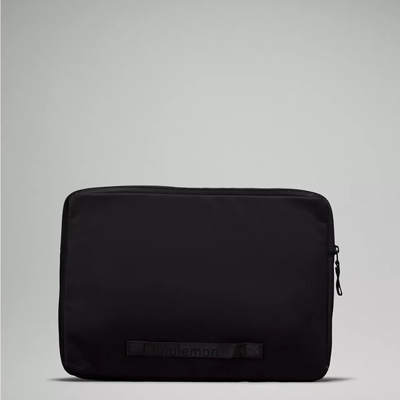 Lululemon New Crew Laptop Sleeve- Black - Picture 3 of 4